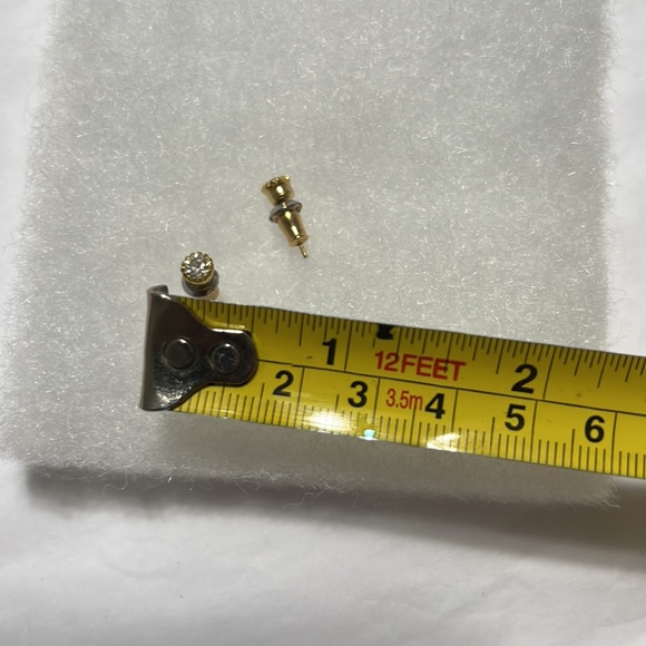 Simple stud earrings - Picture 4 of 4